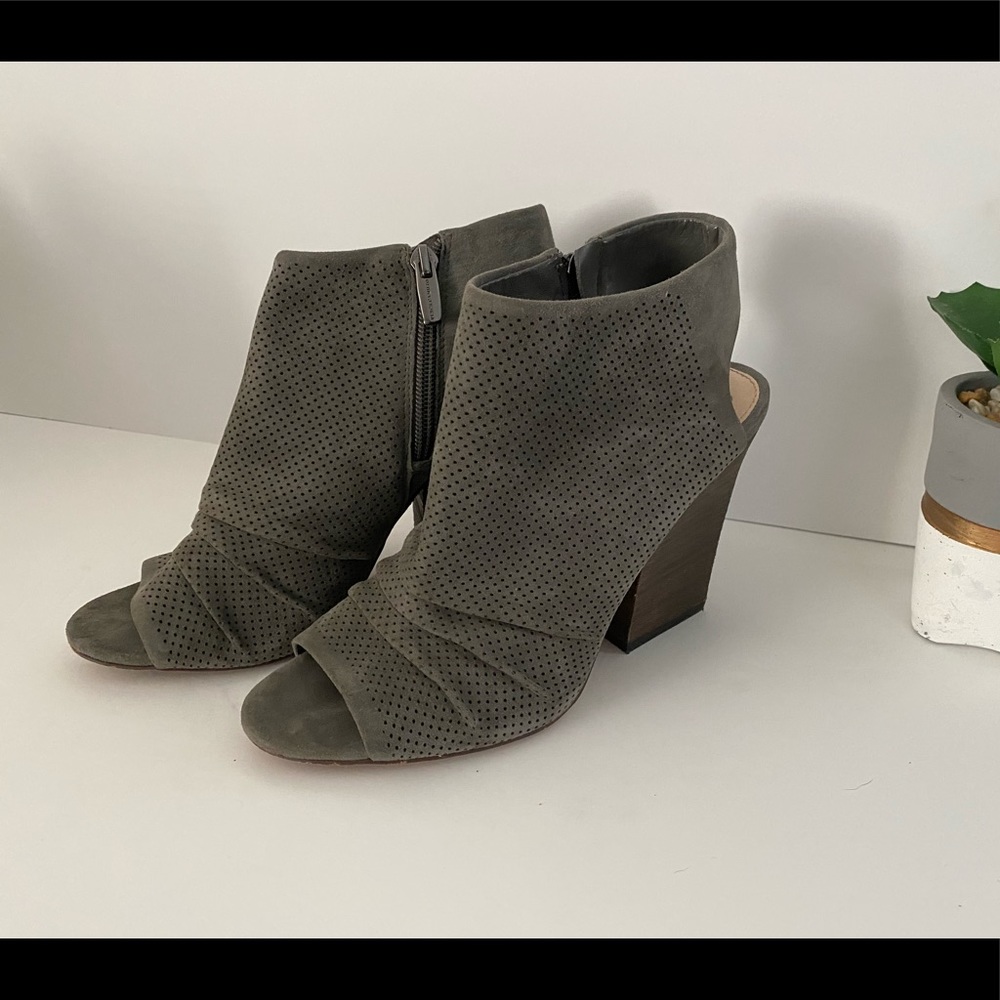 Women’s Peep Toe boots